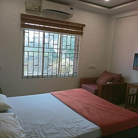 Phils' Residency & Banquets Hotel Kochi Buitenkant foto