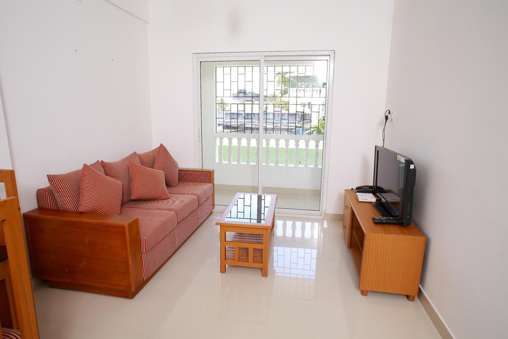 Phils' Residency & Banquets Hotel Kochi Buitenkant foto