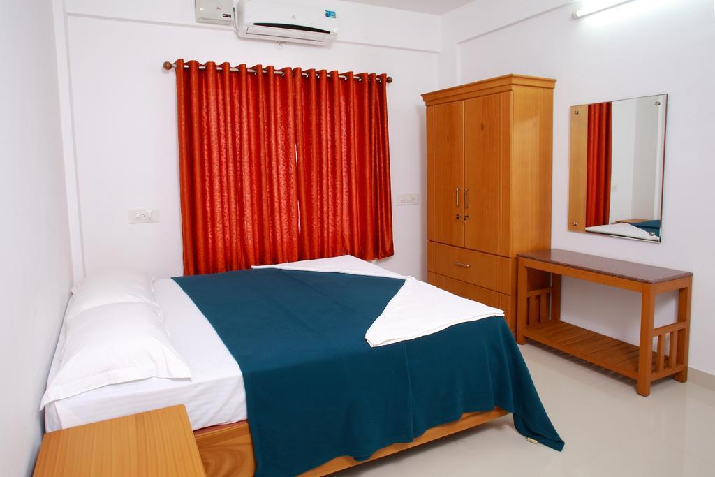 Phils' Residency & Banquets Hotel Kochi Buitenkant foto