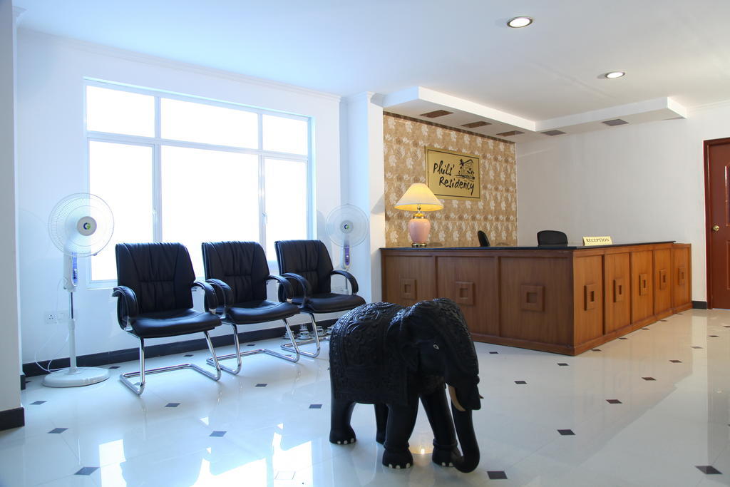 Phils' Residency & Banquets Hotel Kochi Buitenkant foto
