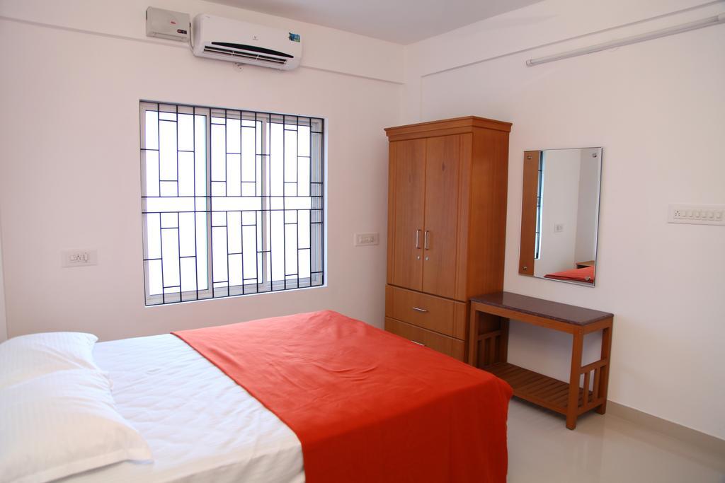 Phils' Residency & Banquets Hotel Kochi Buitenkant foto