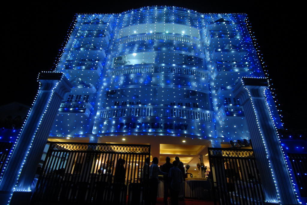 Phils' Residency & Banquets Hotel Kochi Buitenkant foto