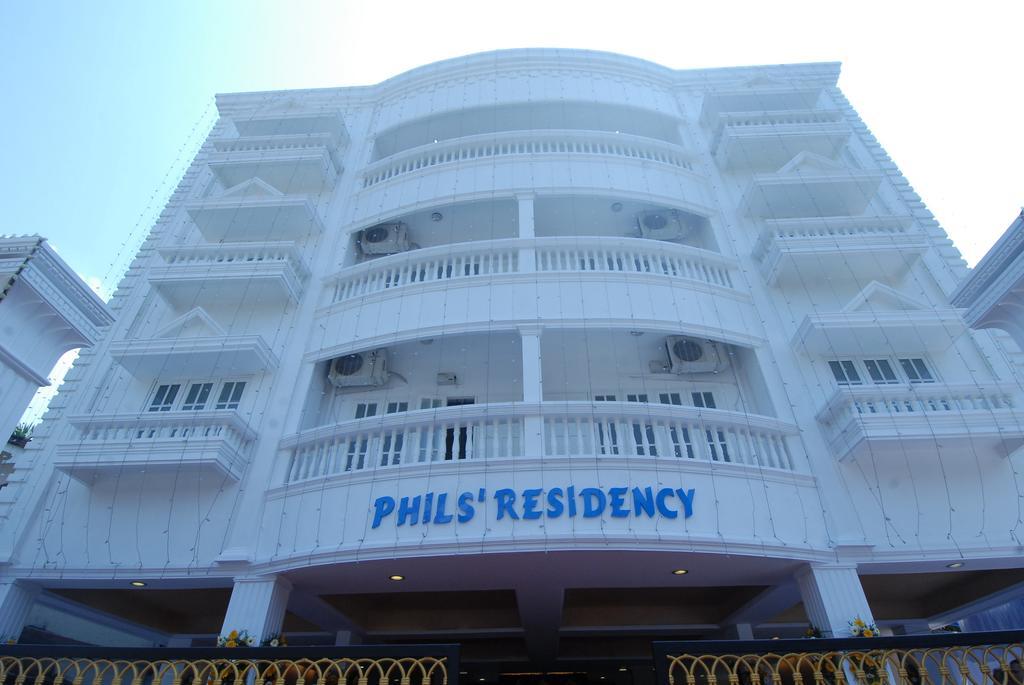 Phils' Residency & Banquets Hotel Kochi Buitenkant foto