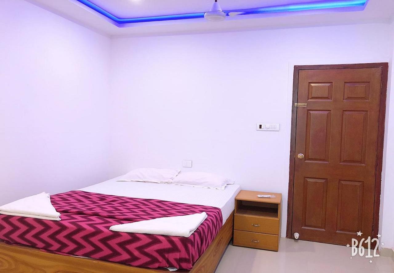 Phils' Residency & Banquets Hotel Kochi Buitenkant foto