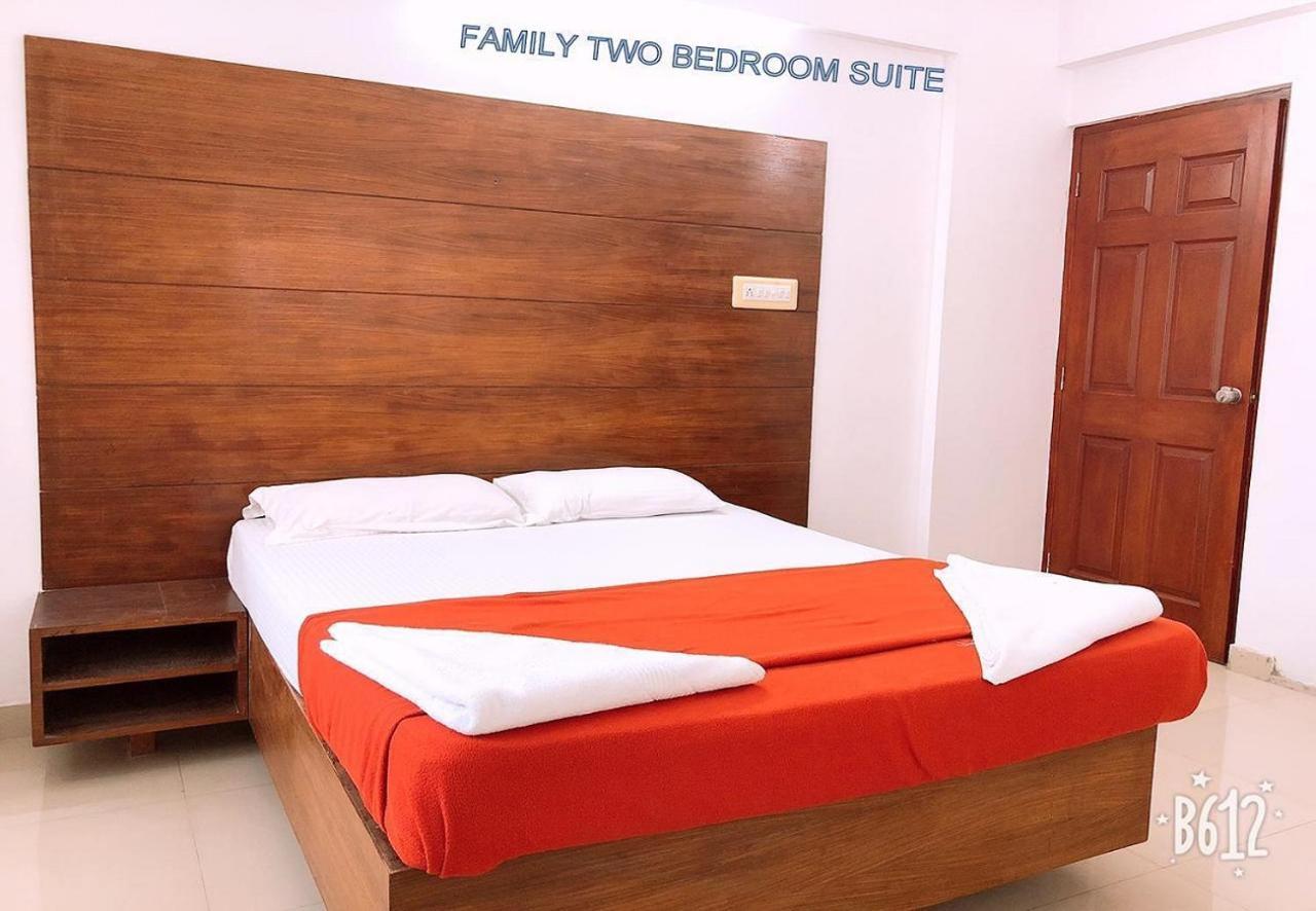 Phils' Residency & Banquets Hotel Kochi Buitenkant foto