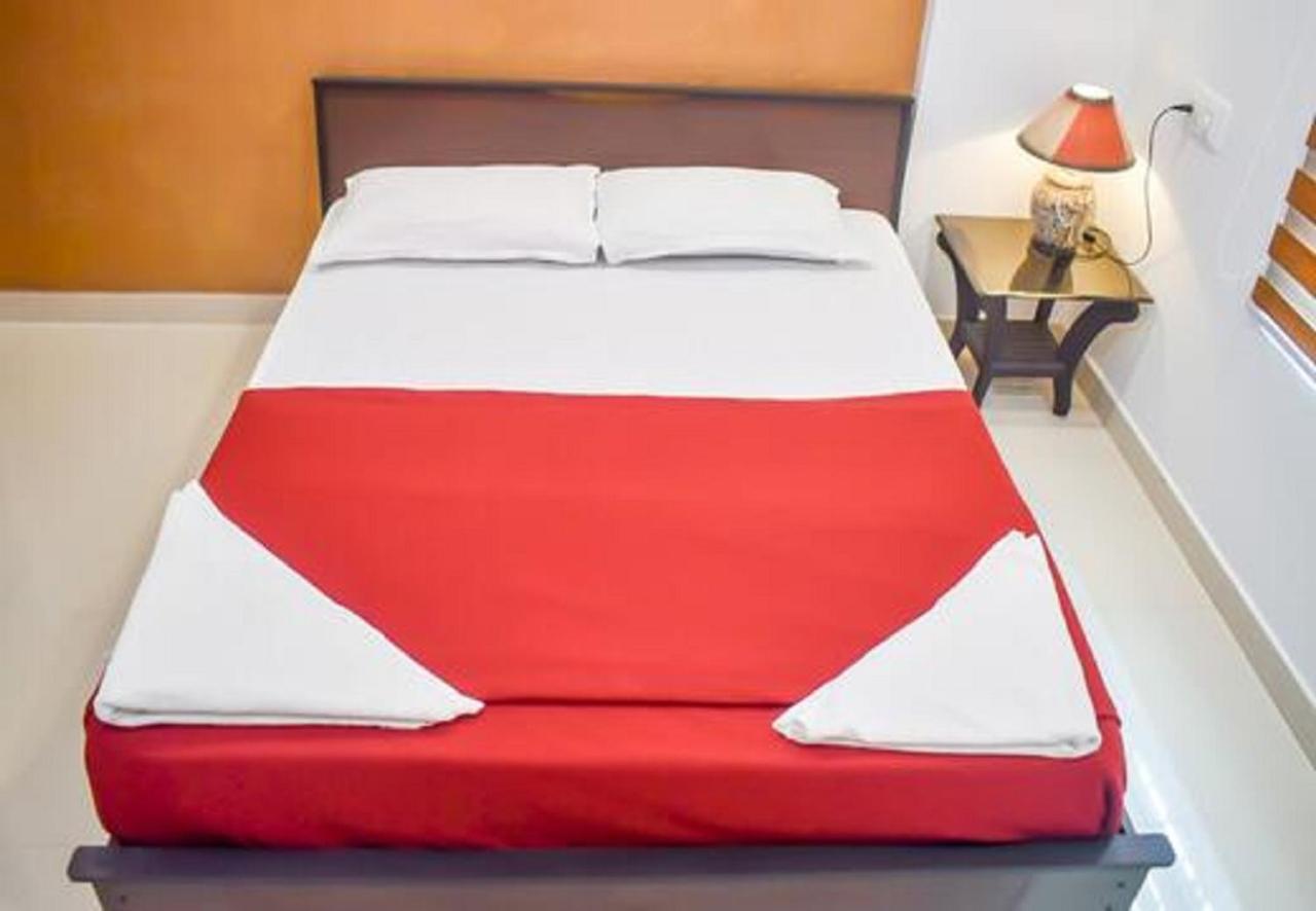 Phils' Residency & Banquets Hotel Kochi Buitenkant foto