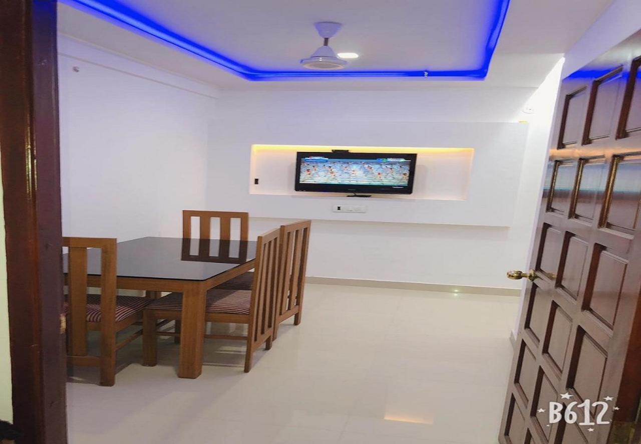 Phils' Residency & Banquets Hotel Kochi Buitenkant foto