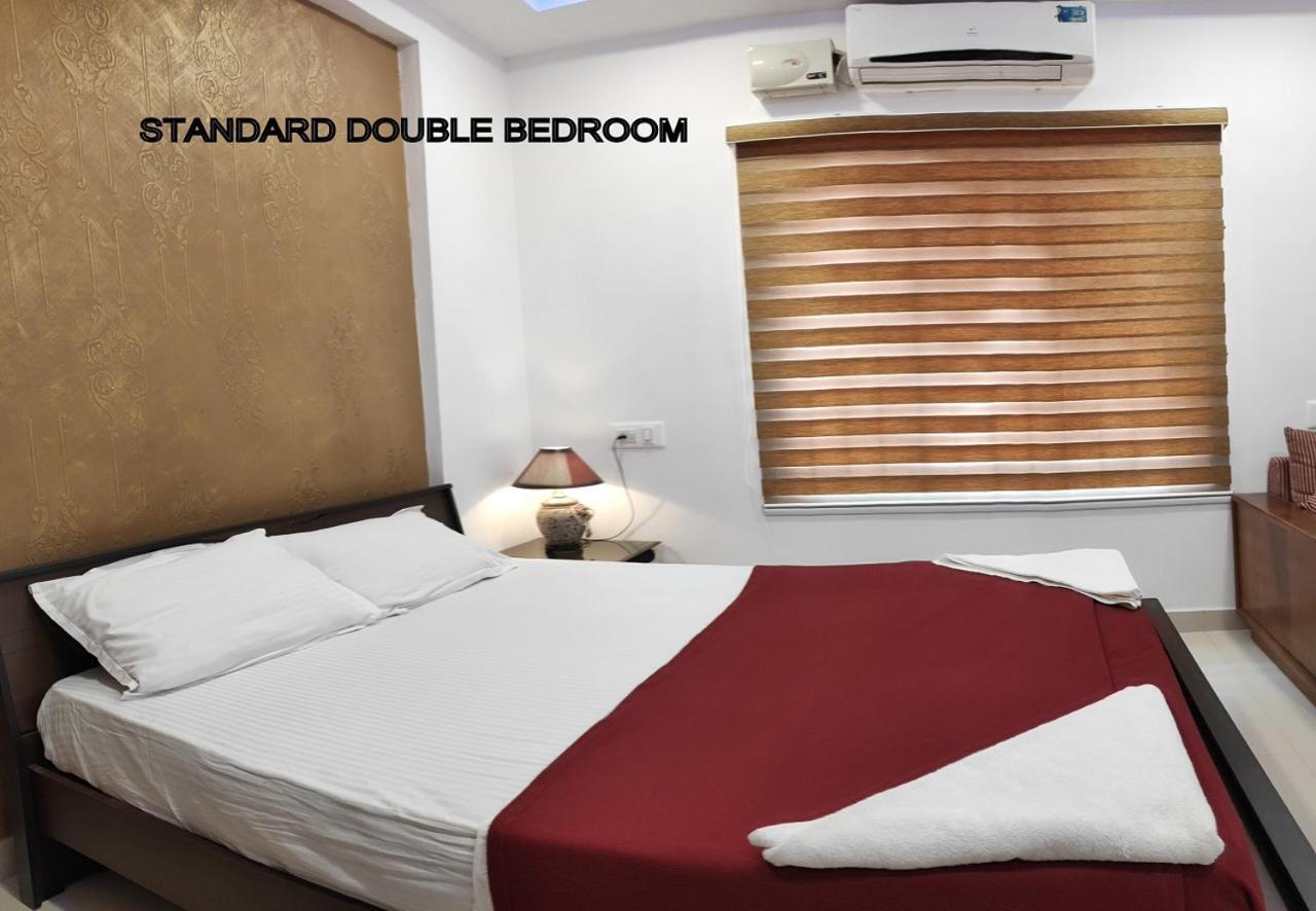 Phils' Residency & Banquets Hotel Kochi Buitenkant foto