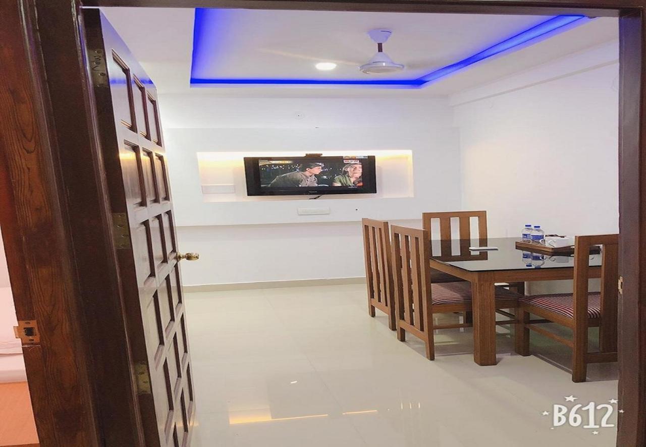 Phils' Residency & Banquets Hotel Kochi Buitenkant foto