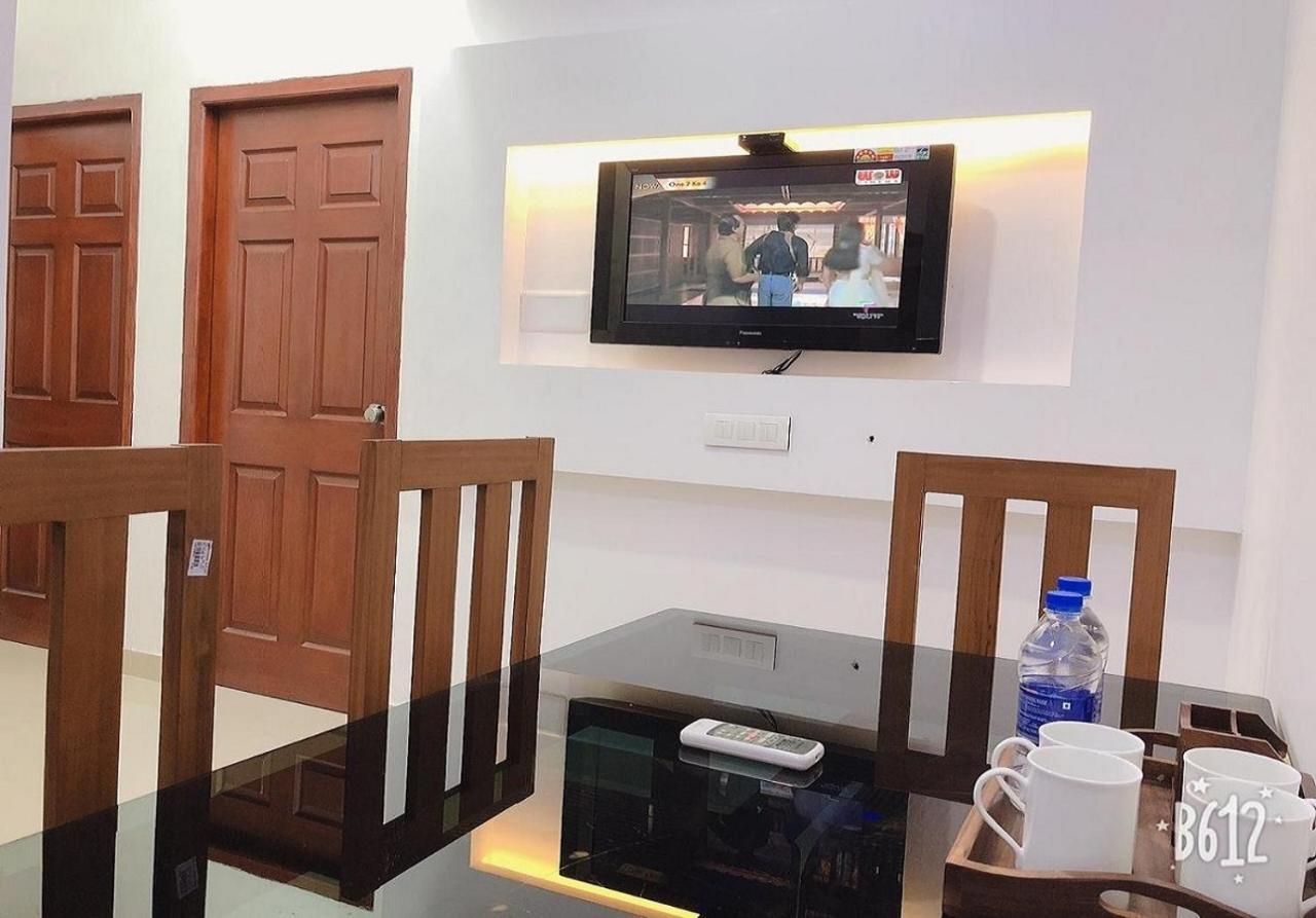 Phils' Residency & Banquets Hotel Kochi Buitenkant foto