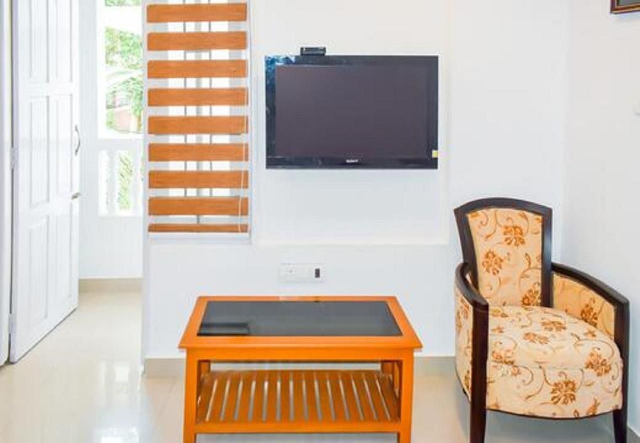 Phils' Residency & Banquets Hotel Kochi Buitenkant foto