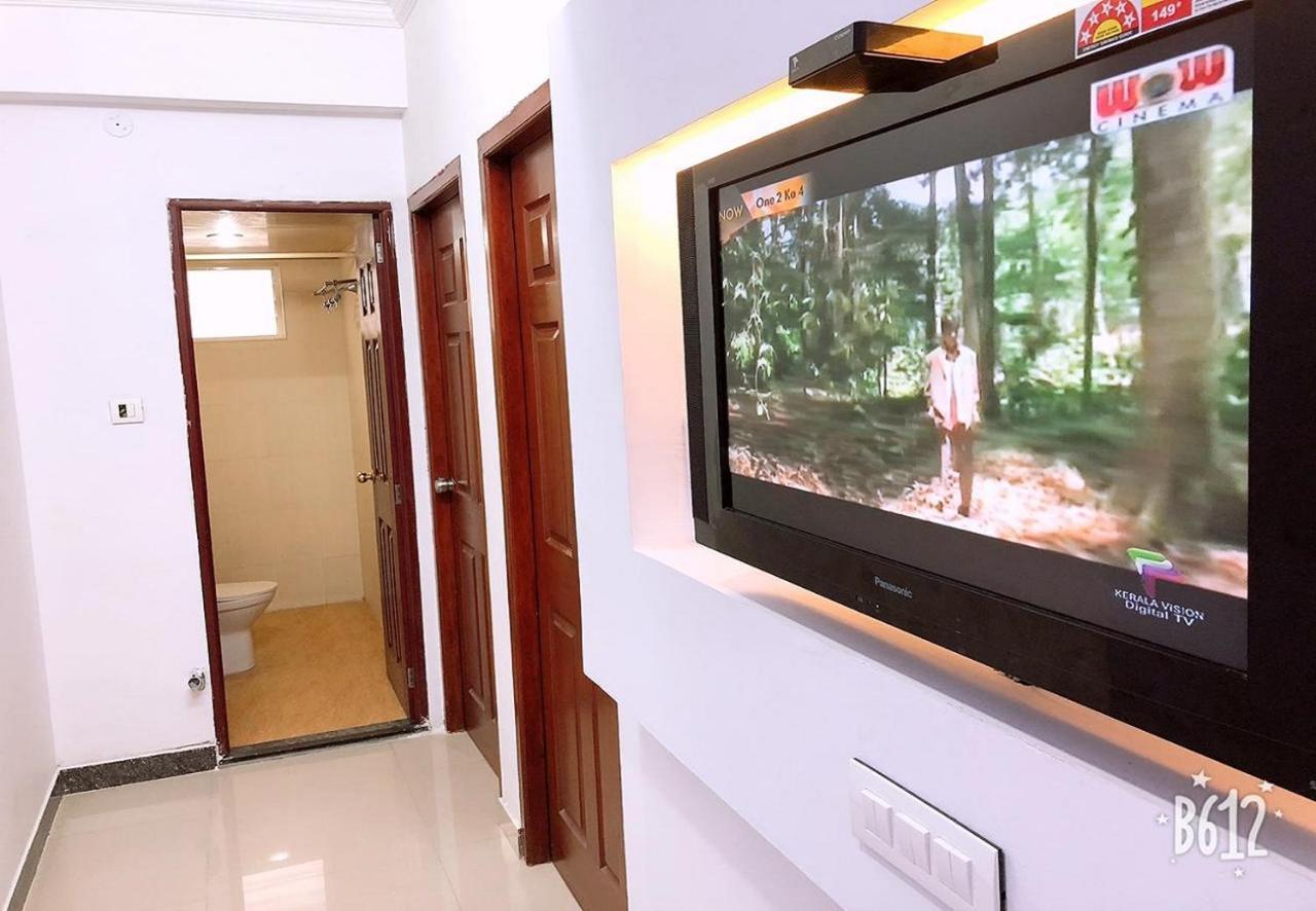 Phils' Residency & Banquets Hotel Kochi Buitenkant foto