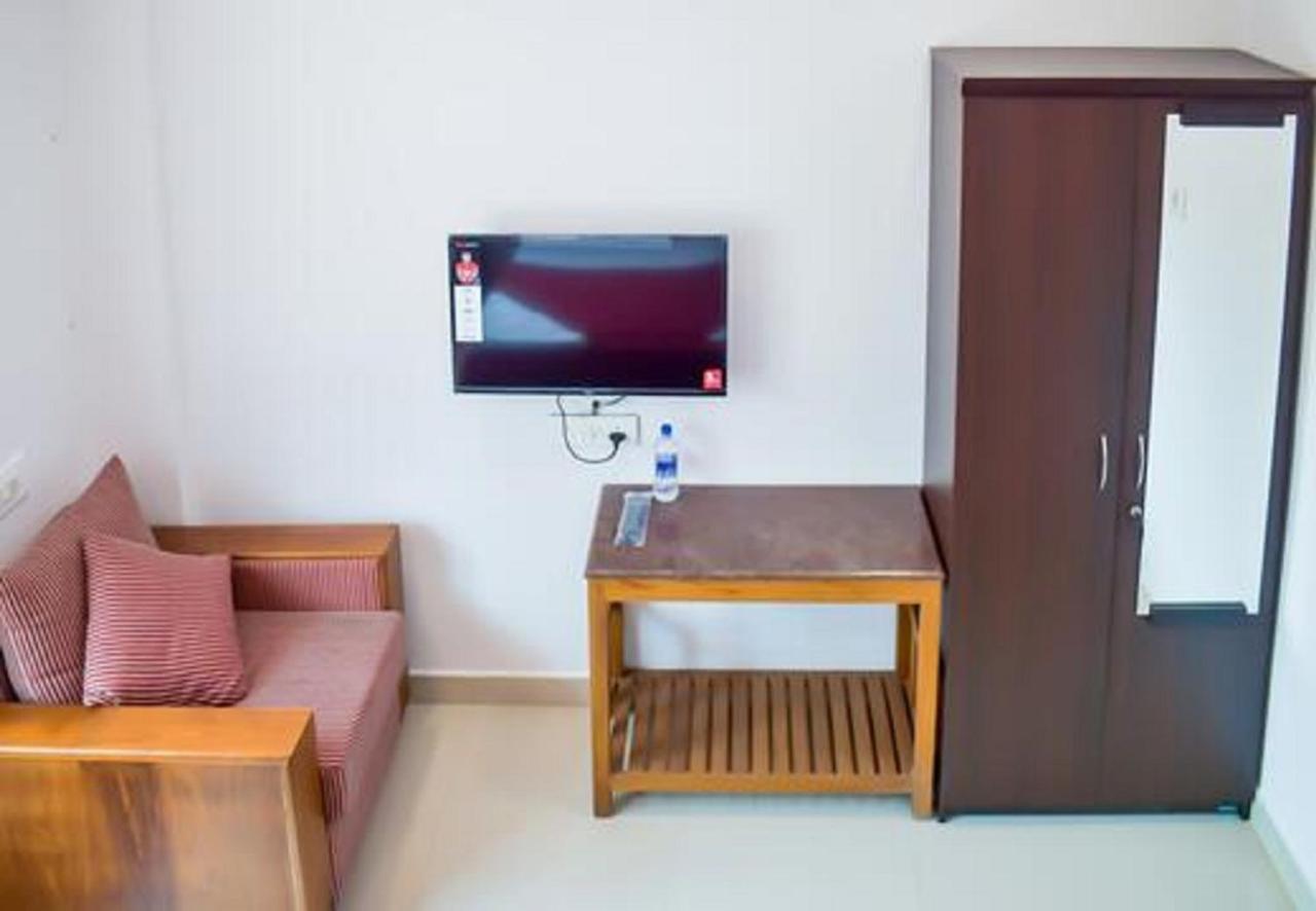 Phils' Residency & Banquets Hotel Kochi Buitenkant foto