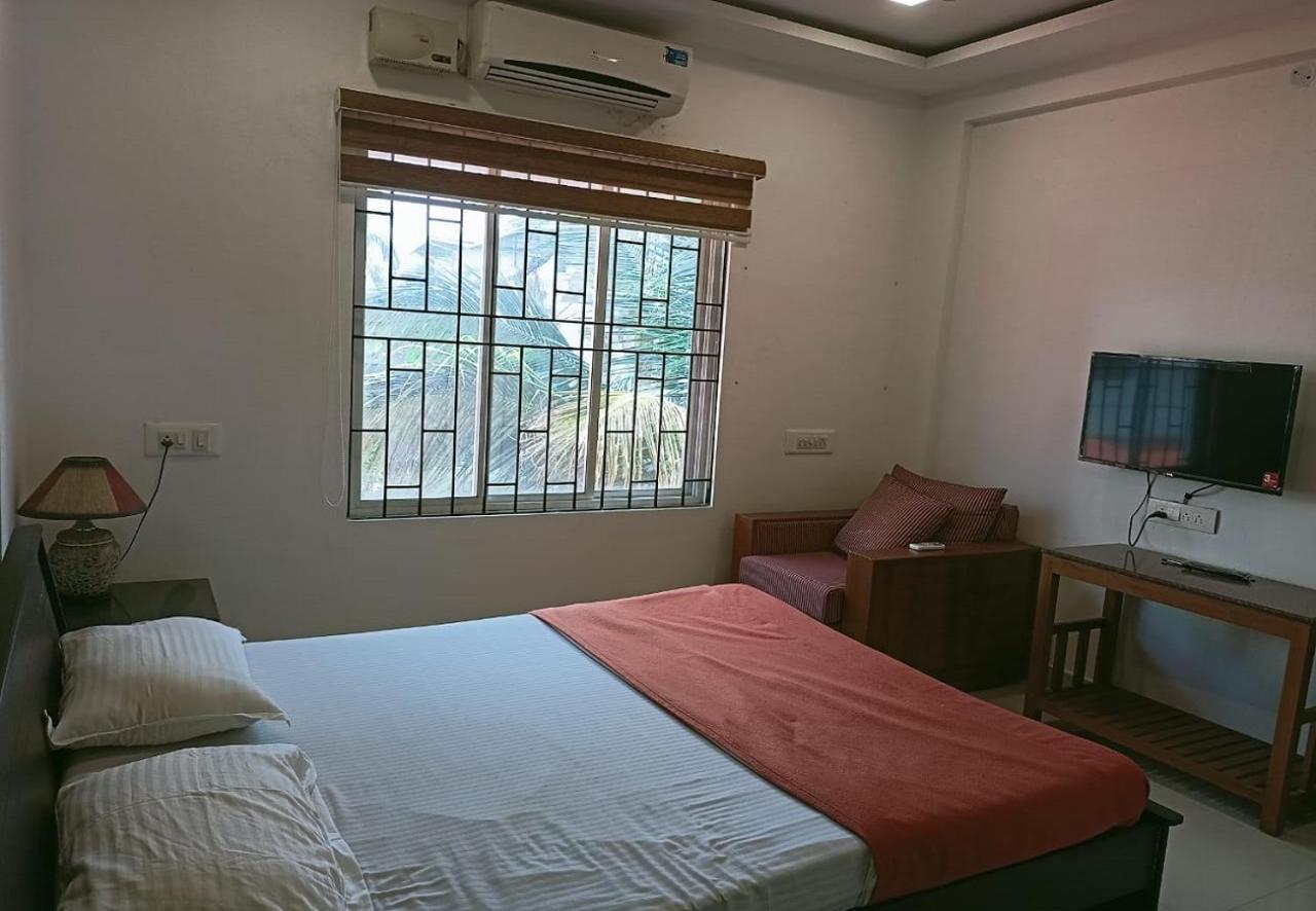 Phils' Residency & Banquets Hotel Kochi Buitenkant foto