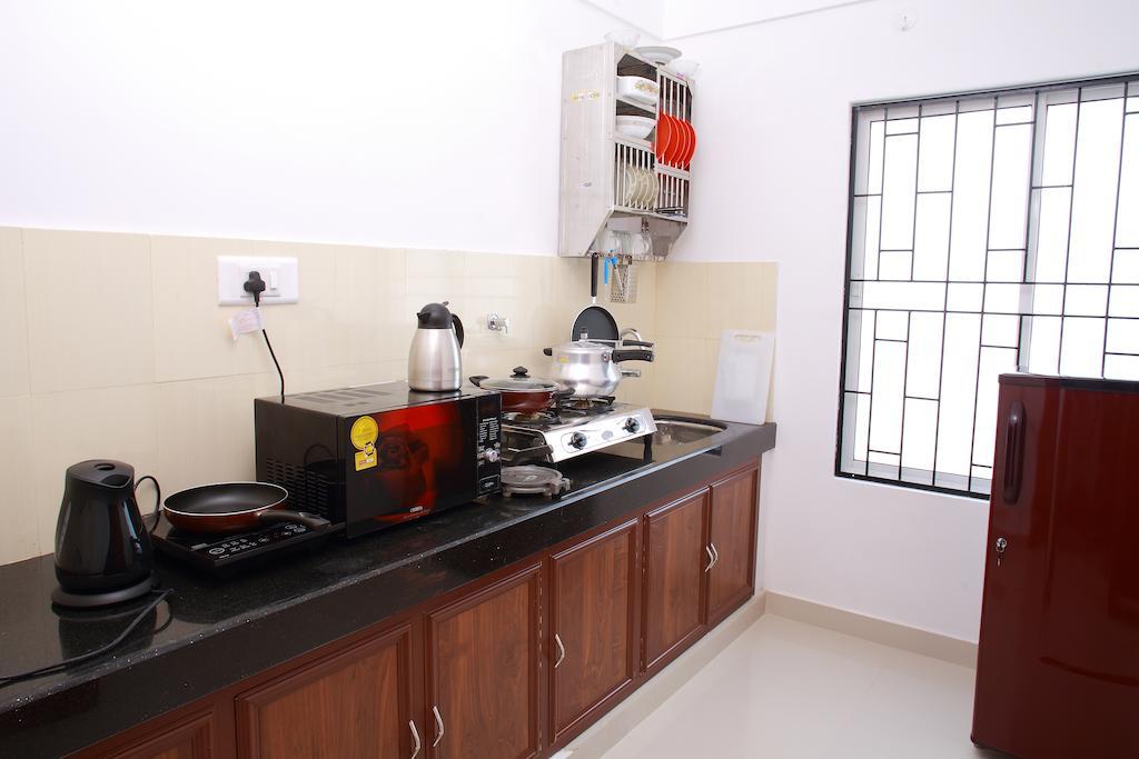 Phils' Residency & Banquets Hotel Kochi Buitenkant foto