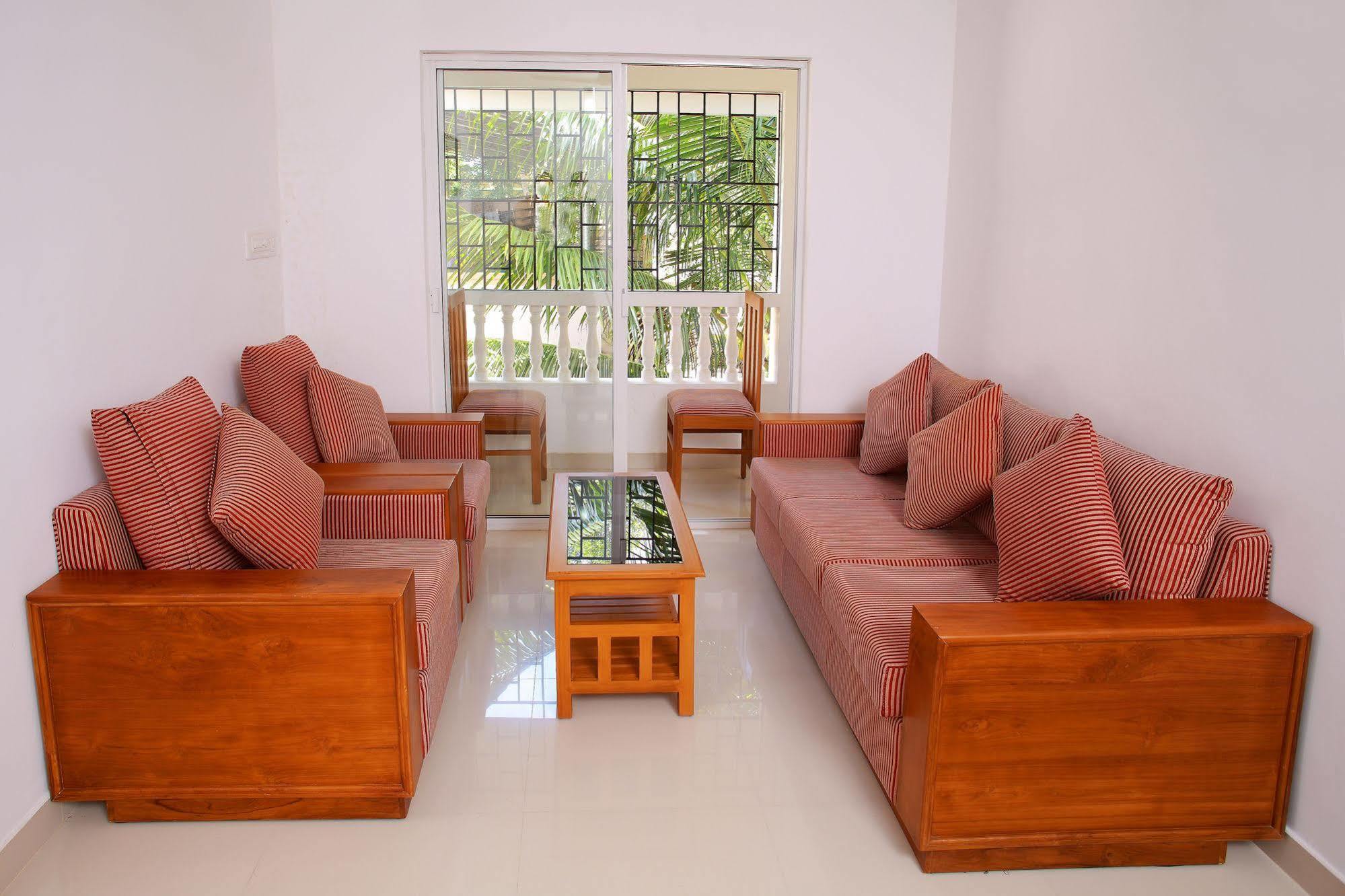 Phils' Residency & Banquets Hotel Kochi Buitenkant foto