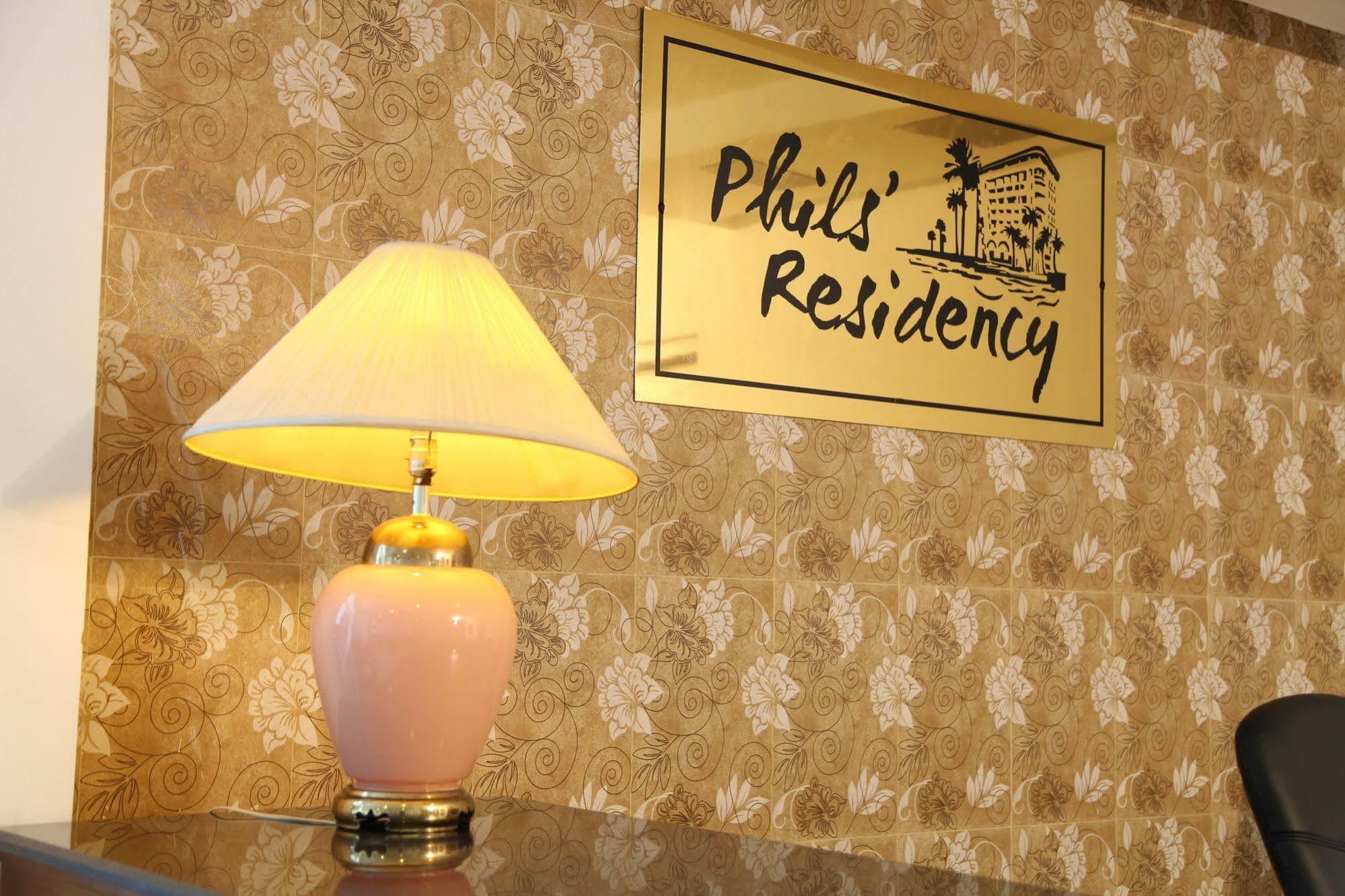 Phils' Residency & Banquets Hotel Kochi Buitenkant foto