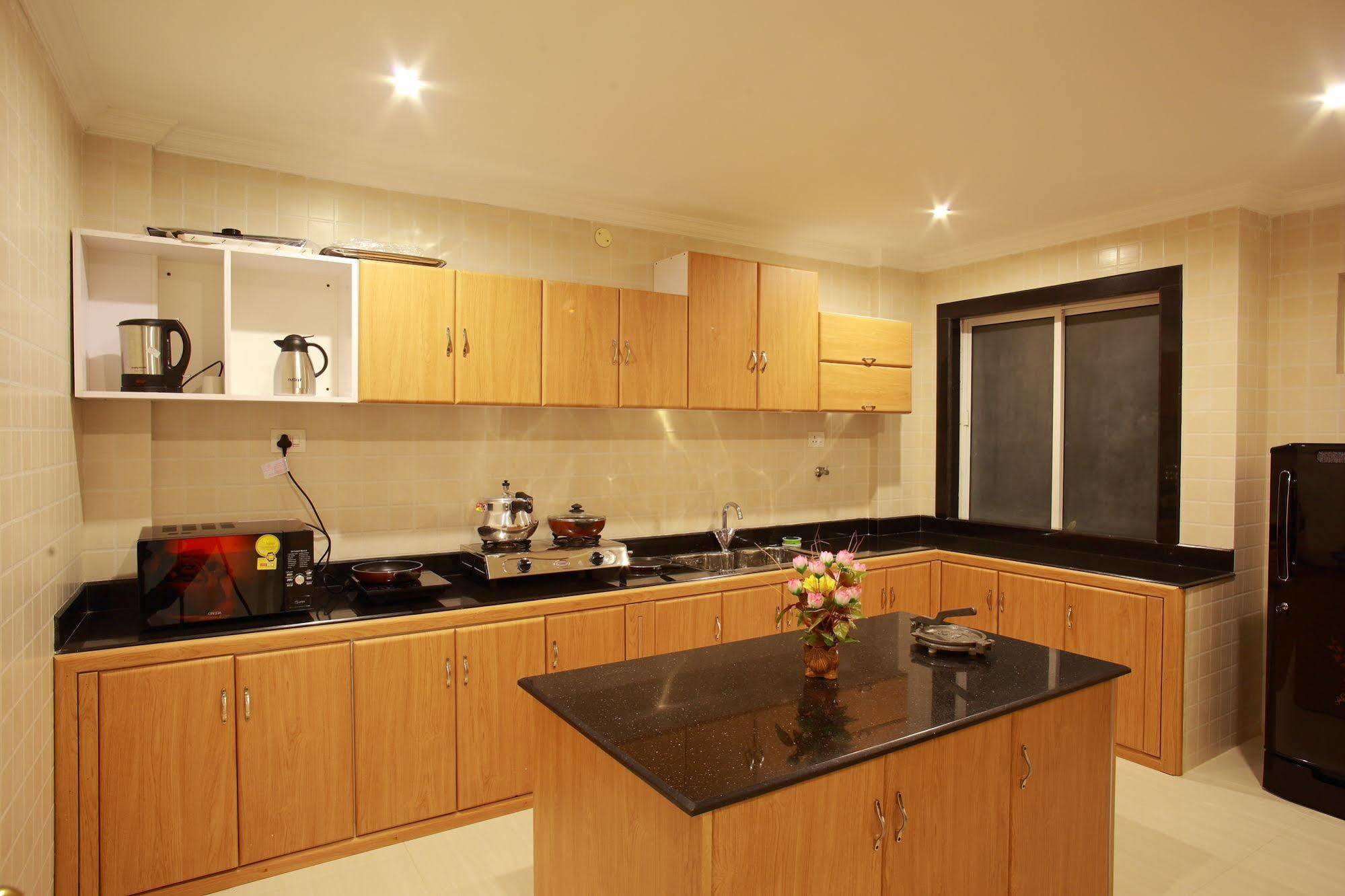 Phils' Residency & Banquets Hotel Kochi Buitenkant foto