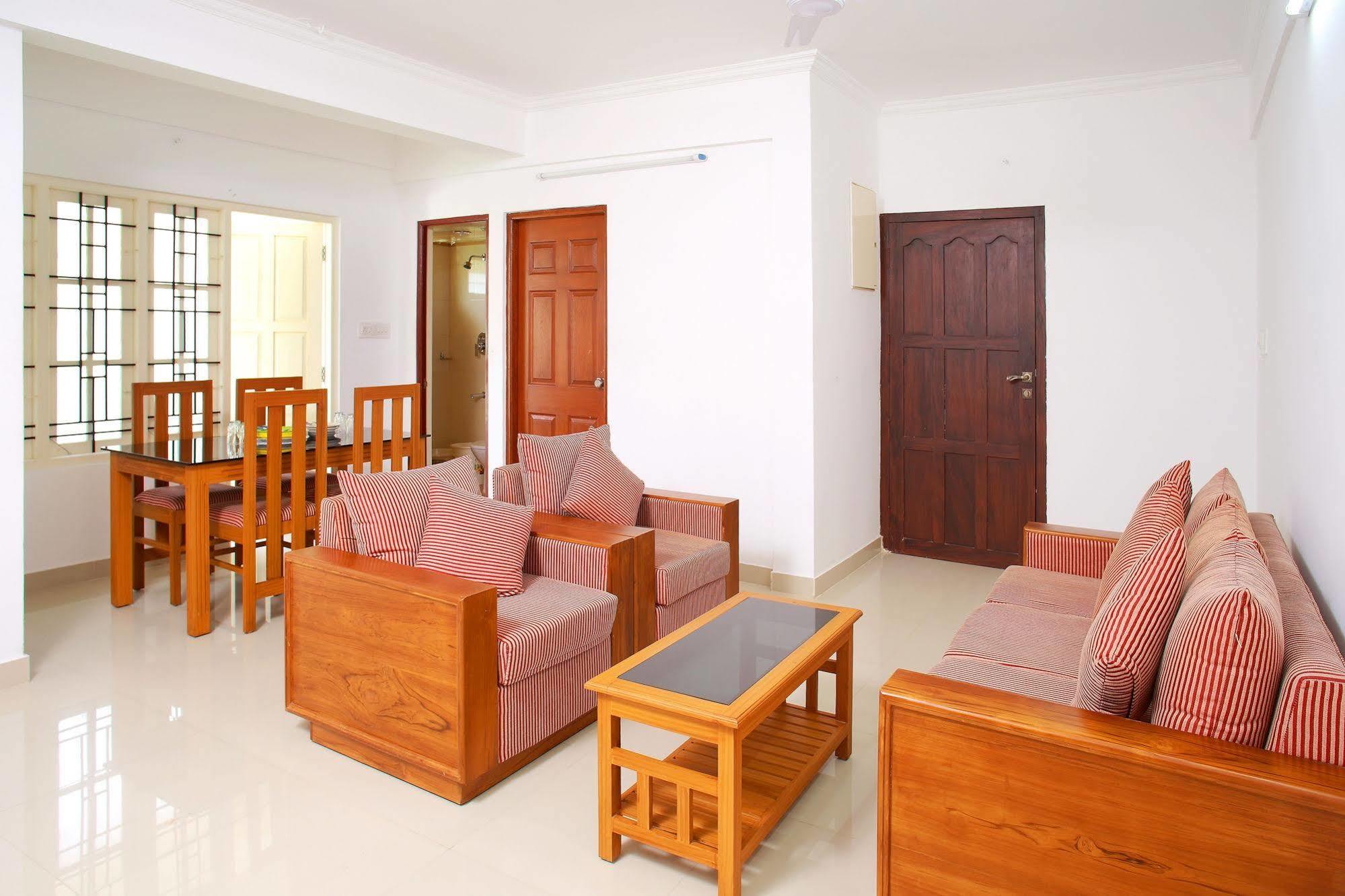 Phils' Residency & Banquets Hotel Kochi Buitenkant foto