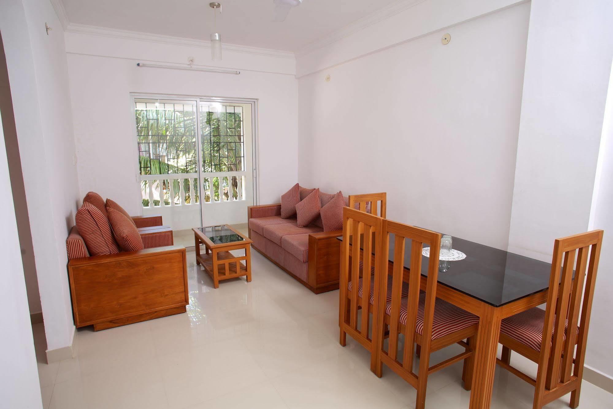 Phils' Residency & Banquets Hotel Kochi Buitenkant foto